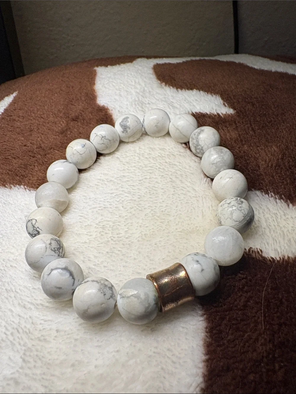 White Howlite Bead Stretch Bracelet with Metallic Accent